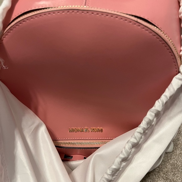 BRAND NEW MK RHEA ZIP IN ~CARNATION~ 🩷 - Picture 3 of 13